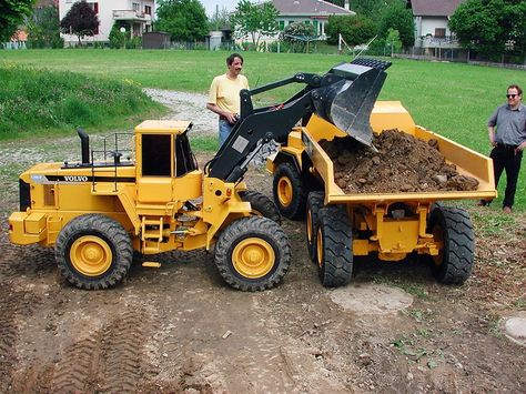 World’s Largest: 1:2.5 Scale R/C Dump Truck, Loader & Excavator | Bring a Trailer Large Scale Rc, Rc Construction Equipment, Rc Tractors, Station Service, Rc Cars And Trucks, Rc Truck, Old Tractors, Rc Autos, Big Boy Toys