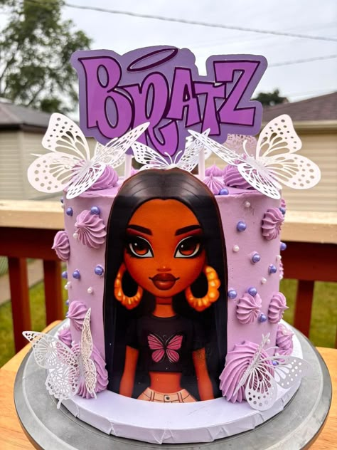 Bratz Cupcakes, Brats Birthday Theme, Brats Cake, Bratz Birthday Theme, Bratz Doll Birthday Party Ideas, Purple Barbie Cake, Bratz Cake Ideas, Bratz Party Decorations, Bratz Birthday Cake