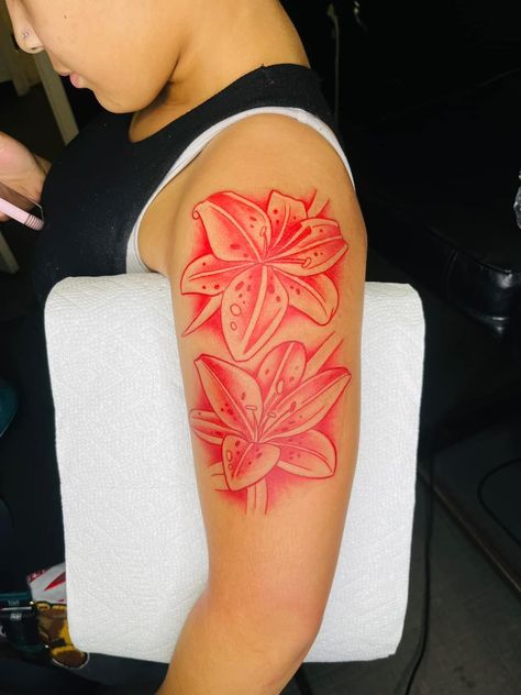 Shaded Tattoos, Black And Red Tattoo, Tattoo Fillers, Tattoo Red, Tattoo Shading, Tattoo Filler, Small Tats, Outline Tattoo, Red Tattoo