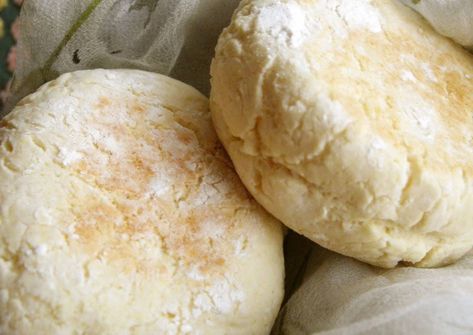 Scone-Style Biscuits in a Microwave and a Frying Pan Recipe by cookpad.japan - Cookpad Frying Pan Recipes, Fried Biscuits, Microwave Bread, Popular Desserts Recipes, Most Popular Desserts, Scottish Recipes, Biscuit Mix, 5 Ingredient Recipes, Microwave Cooking