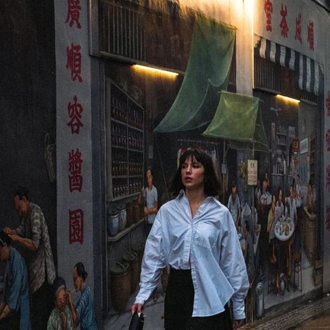 One of the most Instagrammable places in Singapore😍 Chinatown✨   #фотографсингапур #Сингапур #chinatownsingapore #photographersg #photographysg #photoshootsg #singapore #portraitsingapore Chinatown Photoshoot, Singapore Lifestyle, Singapore Chinatown, Chinatown Singapore, Places In Singapore, Most Instagrammable Places, China Town, Vintage Photoshoot, Instagrammable Places