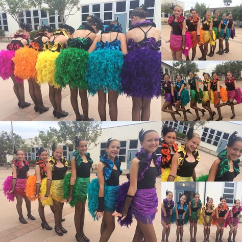 Bird Girls Galore! @thefeatherplace is amazing. Bird Girls Seussical Costumes, Seussical The Musical Costumes, Seussical Set, Seussical Musical, Seussical Jr, Annie Costume, Seussical Costumes, Musical Dress, Musical Theatre Costumes