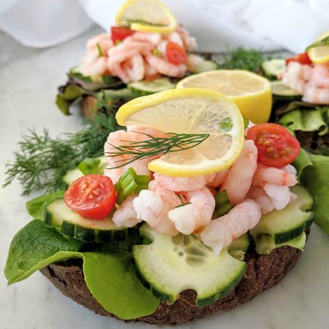 Open Faced Sandwich Recipes, Shrimp Salad Sandwich, Swedish Treats, Elegant Brunch, Seafood Sandwiches, Swedish Cuisine, Shrimp Sandwich, Pesto Pasta Recipes, Open Faced Sandwich