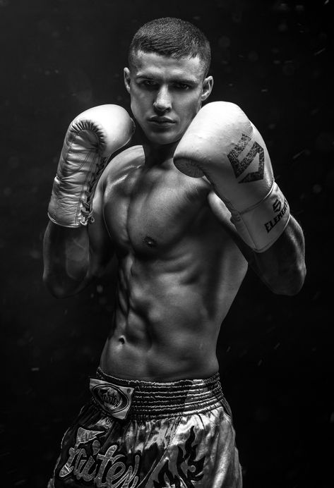 Home Mma Gym, Boxing Images, Mma Workout, Mma Gym, Male Pose Reference, Boxing Gym, Gym Essentials, Fitness Photography, Human Poses