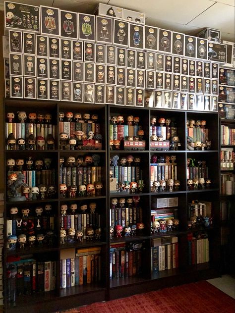 Books And Funko Pops, Funko Pop Collection Room Aesthetic, Funko Pop Collection Room, Nerd Display, Book Collection Display, Funko Pop Aesthetic, Funko Pop Wall, Funko Display Ideas, Funko Pop Display Ideas