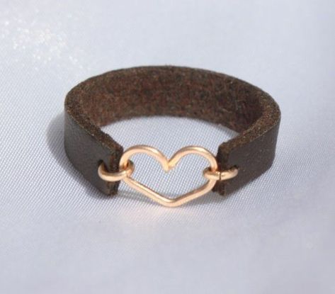 Heart Ring Gold, Leather Rings, Ring Leather, Diy Leather Bracelet, Leather Jewelry Diy, Leather Heart, Leather Jewellery, Ring Heart, Leather Ring