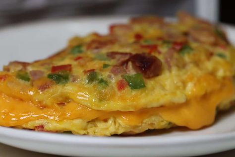 If you do not know how to make a western omelet - look no further. This cheesy, hammy, fluffy, buttery delight is super easy to make. Western Omelette, Denver Omelette, Leftover Easter Ham, Omelets Recipe, Boricua Recipes, Omelette Recipe, Magic Recipe, Recipe Steps, Cooking Instructions