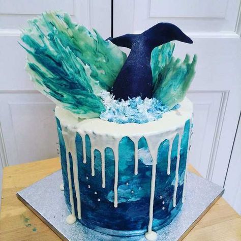 My Dessert Recipe Book - Imgur Whale Cake Ideas, Cupcakes Succulents, Whale Cake, Whale Cakes, Inside Cake, Cakes To Make, Ocean Cakes, Sea Cakes, Crazy Cakes