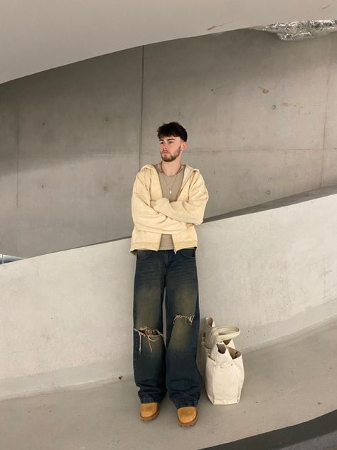 Beige Hoodie Outfit, Sand Outfit, Blokecore Aesthetic, Zip Hoodie Outfit, Aesthetic Pose Ideas, Gorpcore Aesthetic, Pose Ideas Instagram, Streetstyle Aesthetic, Hoodie Outfit Men