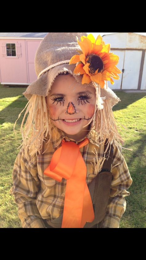 Kids Scarecrow Costume, Scarecrow Halloween Costume, Diy Scarecrow Costume, Scarecrow Halloween Makeup, Pompon Diy, Halloween Costumes Scarecrow, Scary Scarecrow, Scarecrow Hat, Scarecrow Makeup