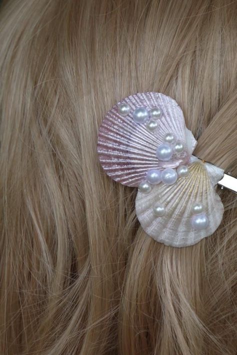 Seashell Hair Accessories, Seashell Hair Clips, Mermaid Hair Clip, Mermaid Hair Accessories, Seashell Hair, Txt Concert, Sea Hair, Art Coquillage, Concert Fit