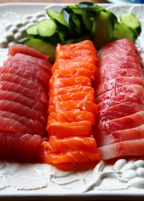 Tuna Sashimi, Japanese Food Sushi, Sushi And Sashimi, Sashimi Sushi, Salmon Sashimi, Sushi Love, Raw Fish, Food Sushi, Sushi Recipes