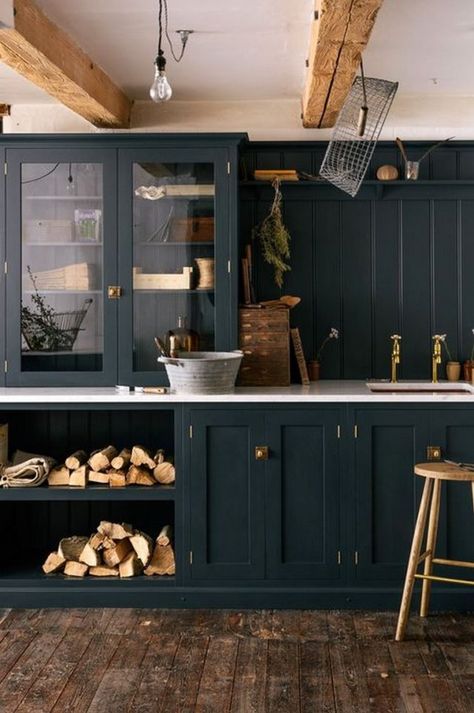 40+ Amazing Navy Kitchen Cabinets For Decorating Your Kitchen #kitchen #kitchencabinets #kitchencabinetideas Navy Kitchen Cabinets, Rural Farmhouse, Modern Farmhouse Kitchen Cabinets, Dark Green Kitchen, Kitchen Cabinet Trends, Cabinets Makeover, Navy Kitchen, Green Kitchen Cabinets, Farmhouse Kitchen Cabinets