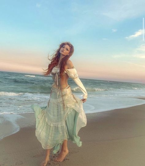 Beach Clothes Inspiration, Coquette Mermaid Outfit, Mermaid Photoshoot Aesthetic, 5’2 Outfits, Mermaid Astethics Outfit, Ren Faire Mermaid Outfit, Modern Mermaid Aesthetic Outfit, Mermaid Style Outfit, Casual Mermaid Outfit