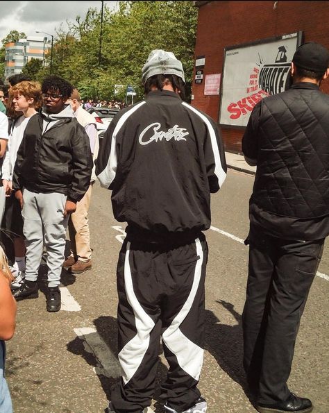 Vintage Tracksuit Outfit, Corteiz Tracksuit, 2000s Fashion Men, Crtz Rtw, Streetwear Tracksuit, Bae Style, Streetwear Photoshoot, Uk Streetwear, Athleisure Men