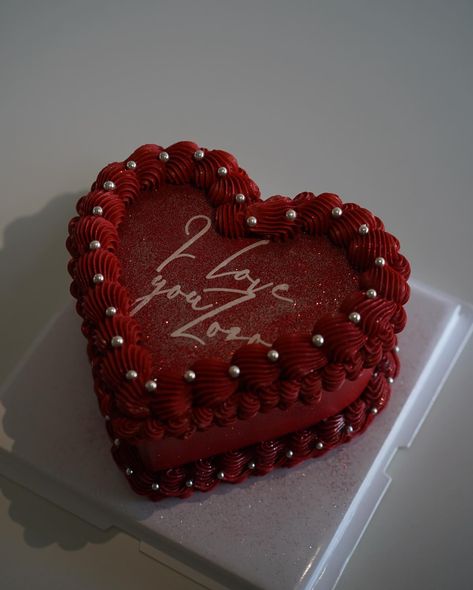 Red Glitter Heart Shaped Vintage Lambeth Cake Red Aesthetic Cake, Red Heart Cake, 22 Bday, Lambeth Cake, Heart Shape Cake, Glitter Birthday Cake, Heart Birthday Cake, Heart Shaped Cake, Birthday Dinner Party