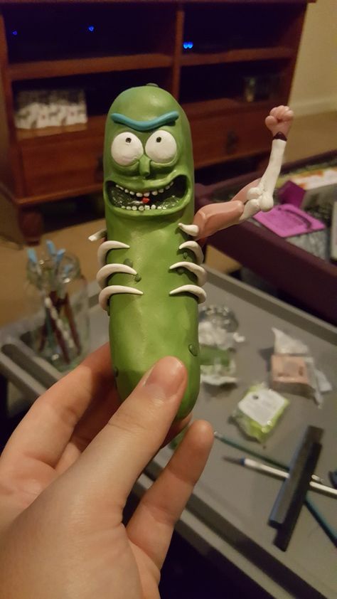 Pickle rat rick Started pickle rick in a rat suit today! www.etsy.com/uk/shop/fatallypretty Rick And Morty Sculpture, Wojskowy Humor, Rick And Morty Image, V Chibi, Rick And Morty Poster, Pickle Rick, A Rat, Clay Diy Projects, Clay Vase