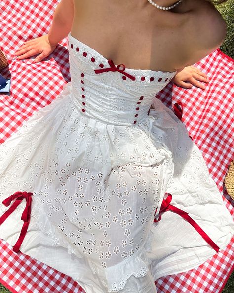 Picnics are my love language 🧺💐 This beautiful two piece set was kindly gifted to me by @lacemadeofficial 🎀 #parisianstyle #frenchgirlstyle #cottagecoreaesthetic #picnicaesthetic #lacemade #lacemadesquad Picnic Fits, Love Outfits, Picnic Outfit, Pretty Dresses Casual, My Love Language, Picnic Dress, French Girl Style, Americana Fashion, Vintage Americana