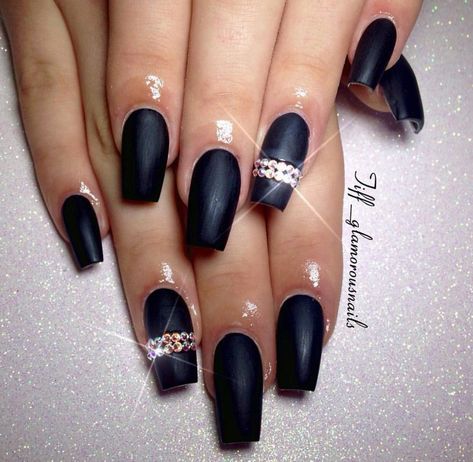 Matte black coffin nails with gemstones Black Nails With Gems Rhinestones, Black Shellac Nails, Nails With Gemstones, Black Nails With Rhinestones, Nails Gems, Black And Nude Nails, Lace Nail Design, Acrylic Nail Designs Coffin, Shellac Nail Polish