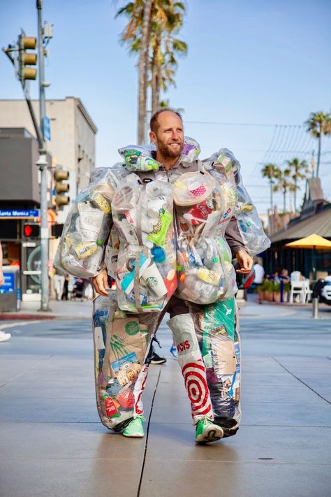 Man Wears a Custom Suit Showing All the Trash He Produced in a Month Trashion Show Recycled Fashion, Trash Fashion, Suits Show, Environmental Activist, Recycled Fashion, Custom Suit, Men’s Suits, Moving Forward, A Month