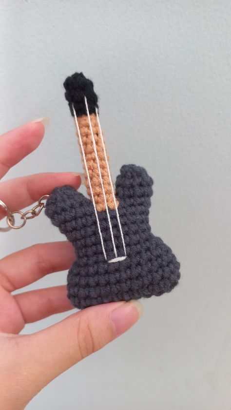 Aesthetic Crochet Keychain Ideas, Keychain Aesthetic Ideas Crochet, Crochet Keychain For Men, Crochet Guitar Keychain, Couple Crochet Keychain, We Bare Bears Crochet Keychain, Crochet Keychain Pattern, Gift Inspo, Quick Crochet Patterns