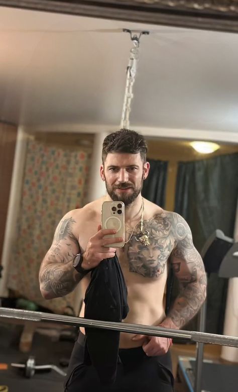 Stanislav Yanevski, Viktor Krum, Tattooed Men, Dark Punk, Handsome Guys, Beard Styles, Muscle Men, Beards, Mens Fitness