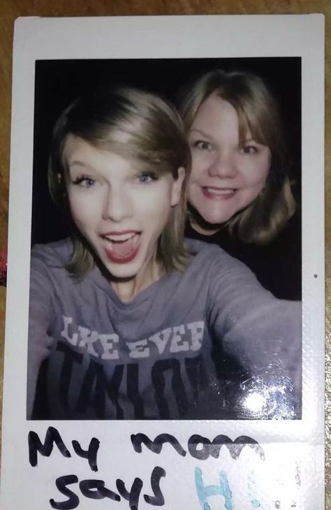 Holly Armstrong, Funny Taylor Swift Album Covers, Taylor Swift Old Pictures Funny, Taylor Swift Being Silly, Taylor Meme, Funny Taylor Swift Memes, Country Pop, Taylor Swift Posters, Long Live Taylor Swift