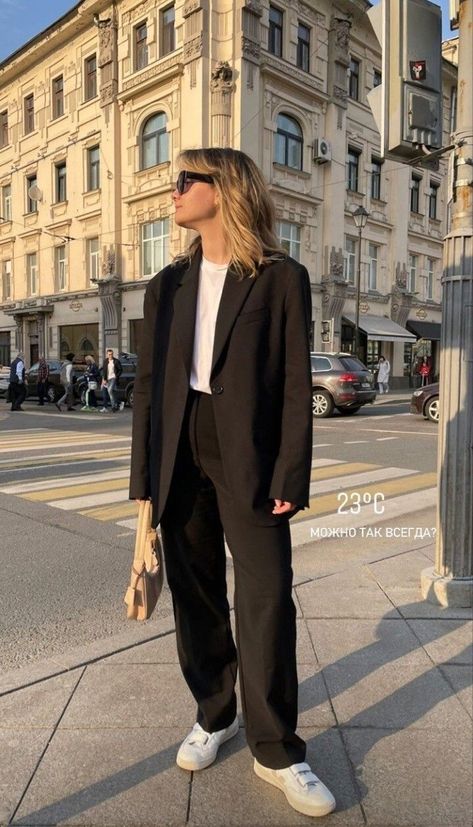 Black Trousers Outfit, Black Blazer Outfit, Blazer Outfits Casual, Woman Suit Fashion, Tomboy Style Outfits, School Looks, Inspiration Fashion, Tomboy Fashion, Blazer Outfits