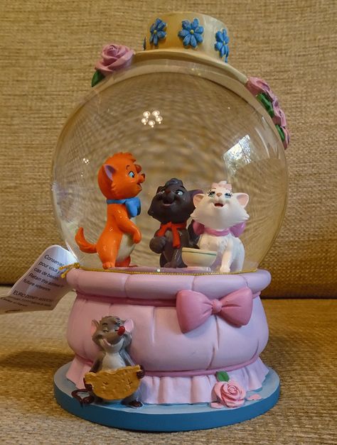 Official Disney Store : Disneyland Paris : Aristocats Snowglobe | eBay Disneyland Paris Merchandise, Paris Snow, Disney Snowglobes, Disney Shopping, Soft Pink Theme, Disney Ornaments, Disney Decor, Barbie Accessories, Disney Home