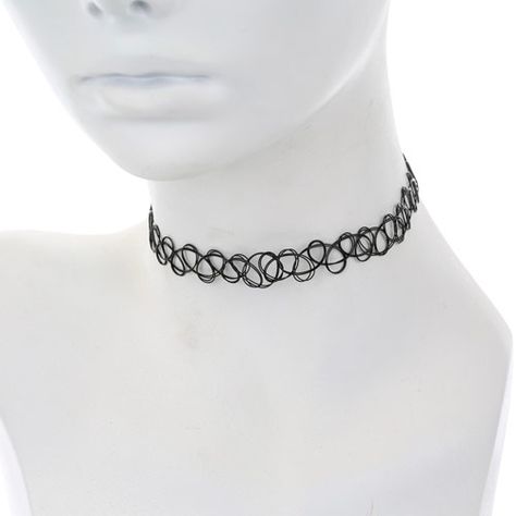 Chokers are in now :) Simple Tattoo With Meaning, Katie Aselton, Tattoo Choker Necklace, Beginner Tattoos, Tattoo Choker, 90s Looks, Prom Jewelry, Starter Pack, First Tattoo