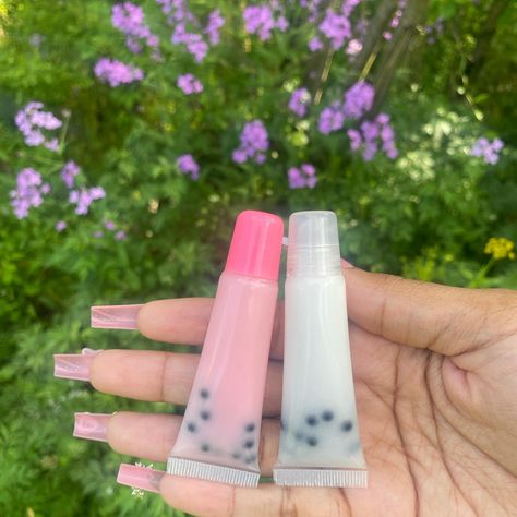 Discover the lip gloss collection inspired by the delicious flavors of strawberry and vanilla boba tea ☺️ These glosses are a hydrating treat for your lips! ☺️ Comes in varies of sizes! ✅ Vegan and cruelty free 🌱🐰 Shop now and add these pretty boba glosses to your cart! ☺️ www.jcwcosmetics.store 🛍️ FREE SHIPPING FOR ALL OVERS OVER $40! ☺️ Thanks for supporting! ☺️💕 #bobatealover #bobalove #bobalife #bobaaddict #bubbletealover #lipgloss #lipglosslover #lipglossvendor #lipglossline #lipgl... Bobo Tea, Lip Gloss Collection, Boba Tea, Bubble Tea, Tea Lover, Christmas List, Free Shopping, Over 40, Lip Balm