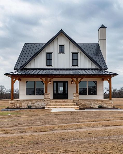 Black Roof Cream House, Snow Cabin, Barn House Design, Barn Style House Plans, Cabin Exterior, Gorgeous Houses, Casa Exterior, Barn Homes, Modern Farmhouse Exterior