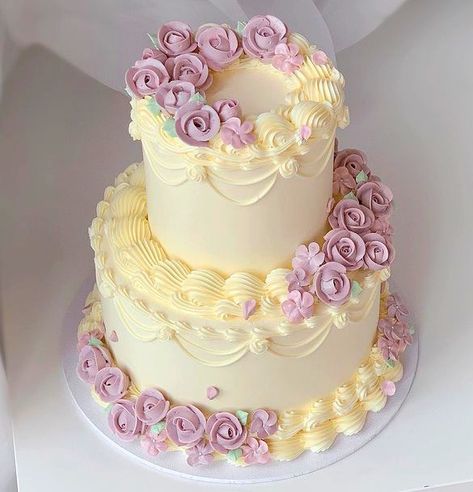 Lavender Instagram, Wedding Cake Marble, 21st Bday Cake, Buttercream Birthday Cake, Funny Wedding Cakes, Tiered Cakes Birthday, Shades Of Lavender, Vintage Birthday Cakes, Birthday Cake Decorating Ideas