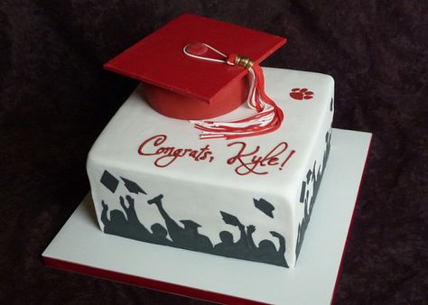 Graduation cake By Sugar Creation - she has some other cute designs for grads Graduation Cakes For Boys, High School Graduation Cakes, College Graduation Cakes, Graduation Cake Designs, Cake Paris, Grad Cake, Graduation Party Cake, Boy Graduation, Graduation Cupcakes