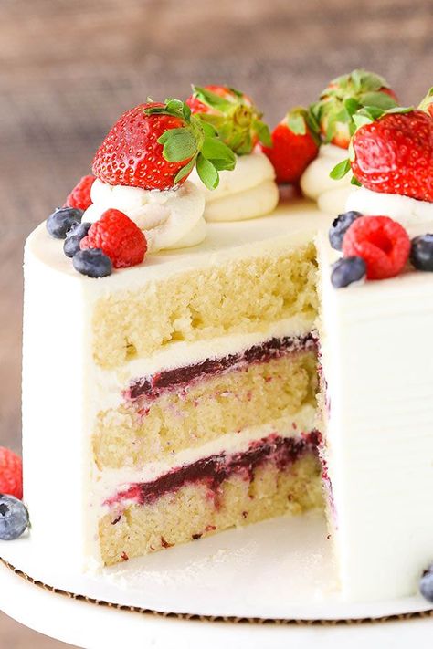 Berry Mascarpone Layer Cake - layers of moist vanilla cake, fresh berry filling and whipped mascarpone frosting! Best Fruitcake, Cupcake Vanilla, Berry Filling, Perfect Vanilla Cake, Frosting Cupcakes, Moist Vanilla Cake, Mascarpone Frosting, Torte Cupcake, Fruitcake Recipes