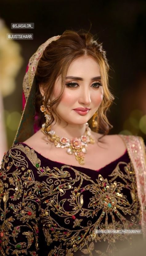 Simple Event Hairstyles, Mehndi Hairstyles For Bride Sister, Pakistani Wedding Hairstyles For Sisters, Pakistani Bride Hairstyle, Pakistani Bridal Makeup Red, Pakistani Bridal Makeup Hairstyles, Pakistani Makeup Looks, Pakistani Wedding Hairstyles, Sehar Mirza