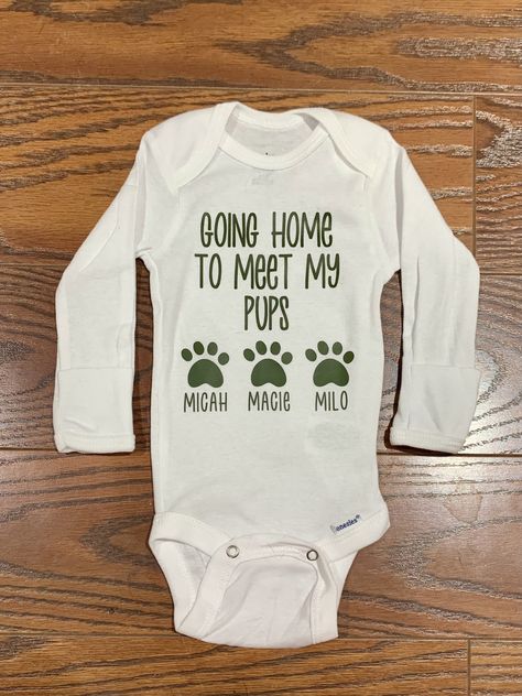 Going Home From Hospital, Dog Expecting Puppy Announcement, Pregnancy Announcement Ideas With Dog, Cute Pregnancy Announcement With Dog, Going Home To Meet My Pups Onesie, Pregnancy Announcement Dog, Baby Reveal Photos, Cricut Clothes, November Baby Shower