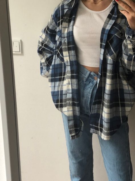 Check Shirt Outfit Women, Blue Flannel Outfit, Check Shirts For Women, Checked Shirt Outfit, Checkered Outfit, Flannel Shirt Outfit, Plaid Shirt Outfits, Blue Flannel Shirt, Flannel Outfits