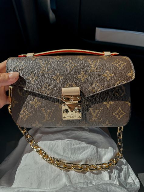 #designerbag #louisvuittonhandbags #luxurybag Lv Metis Pochette Outfit, Louis Vuitton Pochette Metis Outfit, Lv Pochette Metis East West, Lv Metis, Louis Vuitton Pochette Metis Strap, Louis Vuitton Pochette Metis Reverse, Louis Vuitton Pochette Metis Empreinte, Designer Purses And Handbags, Lv Pochette Metis