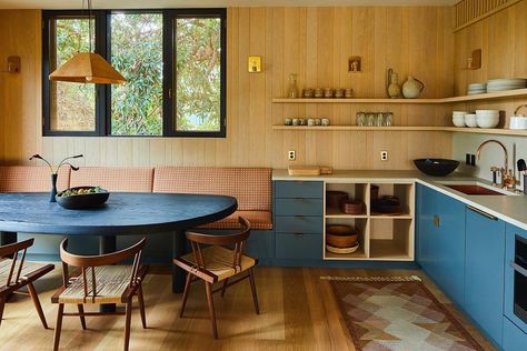 Studio Shamshiri on Instagram: “The pool house kitchen in our recently completed Los Altos residence #studioshamshiri  Photo by @yoshihiromakino” Studio Shamshiri, Pool House Kitchen, Casa Vintage, Upper Cabinets, La Jolla, Ranch House, Pool House, 인테리어 디자인, Styl Vintage