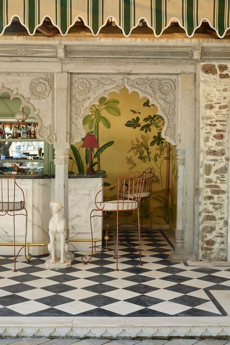 This glorious heritage hotel in Udaipur basks in the glow of the City Palace | Architectural Digest India Indian Setting In Living Room, Closet Offices, City Palace Jaipur, Amazing Interior Design, India Architecture, India Home Decor, Indian Living Rooms, Palace Interior, Temple Design For Home