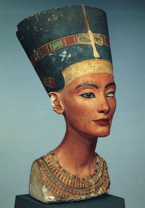 Bust of Nefertiti  It is one of the most copied works of ancient Egypt. Owing to the work, #Nefertiti has become one of the most famous women of the ancient world, and an icon of feminine beauty. Nefertiti Bust, Ancient Egypt Fashion, Egypt Museum, Egyptian Queen Nefertiti, Egypt Fashion, Berlin Museum, Egyptian Mummies, Ancient Kingdom, Ancient Egypt Art