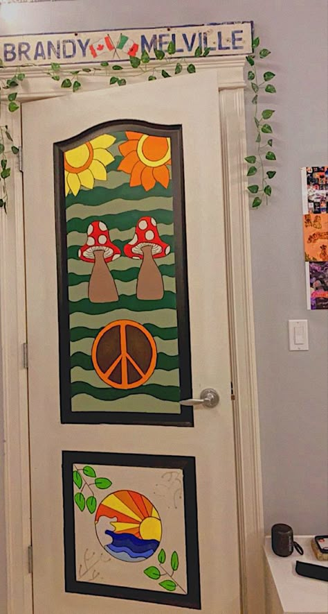 Door painting , with mushrooms and a hippie vibe to it Hippy Wall Painting, Paintings On Doors Bedrooms, Door Paintings Aesthetic, Door Painting Ideas Bedroom Aesthetic Trippy, Indie Door Painting, Mushroom Painting On Wall, Hippie Wall Art Paint, Mushroom Door Painting, Wall Painting Ideas Bedroom Trippy