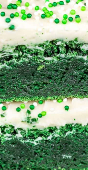 green velvet brownies Green Velvet Cake Recipe, Green Velvet Brownies, Green Cheesecake, Brownies With Cream Cheese Frosting, Brownies With Cream Cheese, Green Velvet Cake, Velvet Brownies, Cream Cheese Frosting Easy, Coconut Dessert