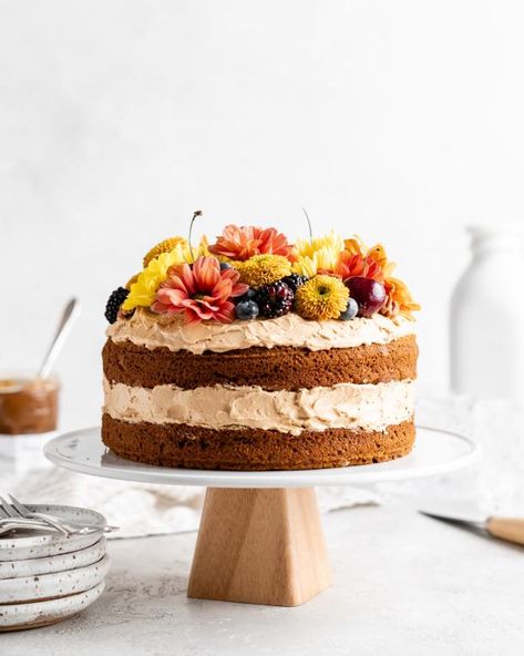 2 thick brown butter pumpkin cake layers are sandwiched together with dulce de leche russian buttercream Russian Buttercream, Fall Birthday Cakes, Fall Cake Recipes, Springform Pan Cake, Baking Journal, Thanksgiving Cakes, Pumpkin Cake Recipes, Cake Layers, Fall Cakes