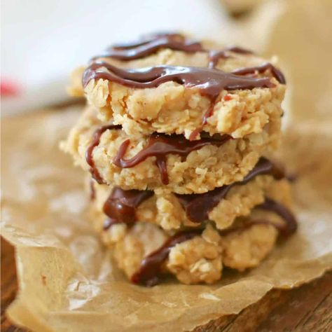 No Bake Preacher Cookies, Boiled Cookies, Preacher Cookies, Peanut Butter No Bake Cookies, Peach Cobbler Muffins, Portable Dessert, Cookie Wedding, Salted Caramel Cookies, Butter Pecan Cookies