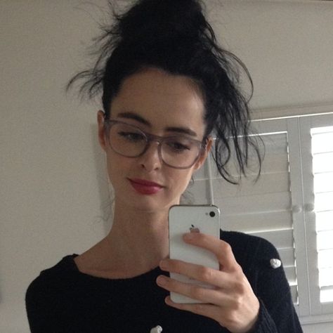 Nerdy Krysten Ritter, Amanda Seyfried, Girls With Glasses, Breaking Bad, Marvel Universe, Amazing Cakes, Famous People, Mirror Selfie, Actresses