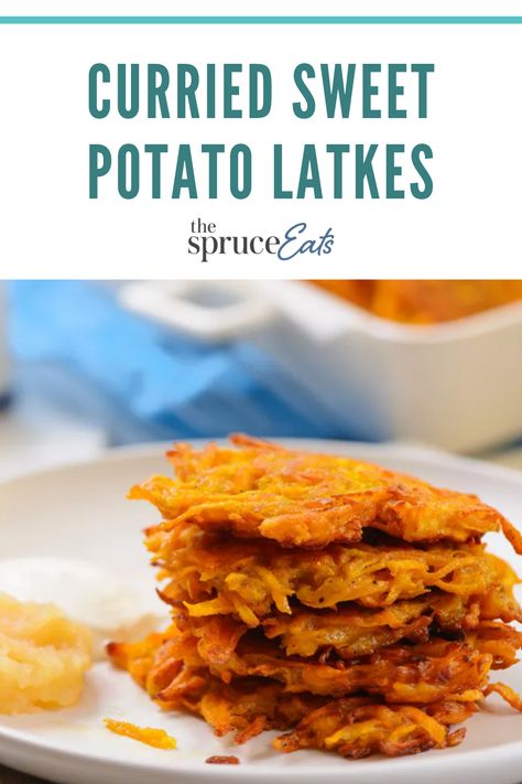 Low Calorie Vegetarian, Latkes Recipe, Potato Latke Recipe, Sweet Potato Latkes, Potato Latkes, Beachbody Recipes, Winter Dinner Recipes, Recipes Sweet, Vegetarian Dinners