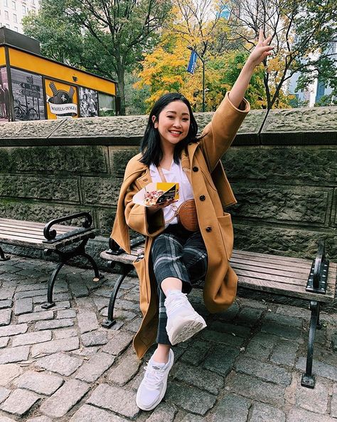 @lanacondor on Instagram: “Waffles in Central Park >” Lana Condor, Movie Inspired Outfits, Lara Jean, School Clothes, Romance Movies, Look Vintage, Nicki Minaj, Central Park, Outfits Casuales