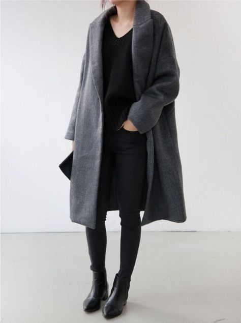 Minimalisticky Chic, Minimal Stil, Latest Winter Fashion, Minimalist Moda, Fall Fashion Coats, Gray Coat, Fashion Trends Winter, Looks Black, Mode Inspo